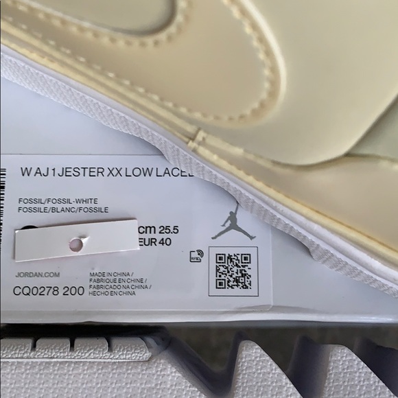NIKE W AJ 1 JESTER XX LOW LACED SE FOSSIL-WHITE - Picture 12 of 16